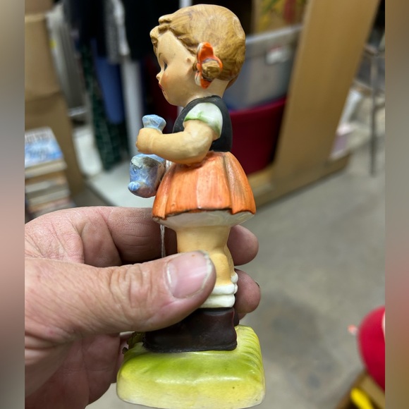 Vintage Erich Stauffer girl with watering can figurine - Picture 2 of 5